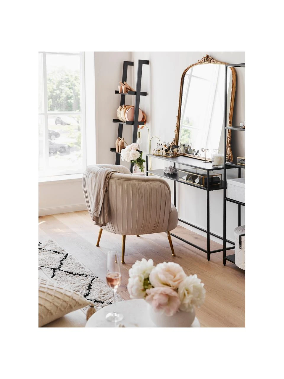 Westwing Collection Console industrielle en métal noir avec tablette Neptun, larg. 100 x haut. 79 cm 2 Westwing Collection Console industrielle en métal noir avec tablette Neptun, larg. 100 x haut. 79 cm – Image 2