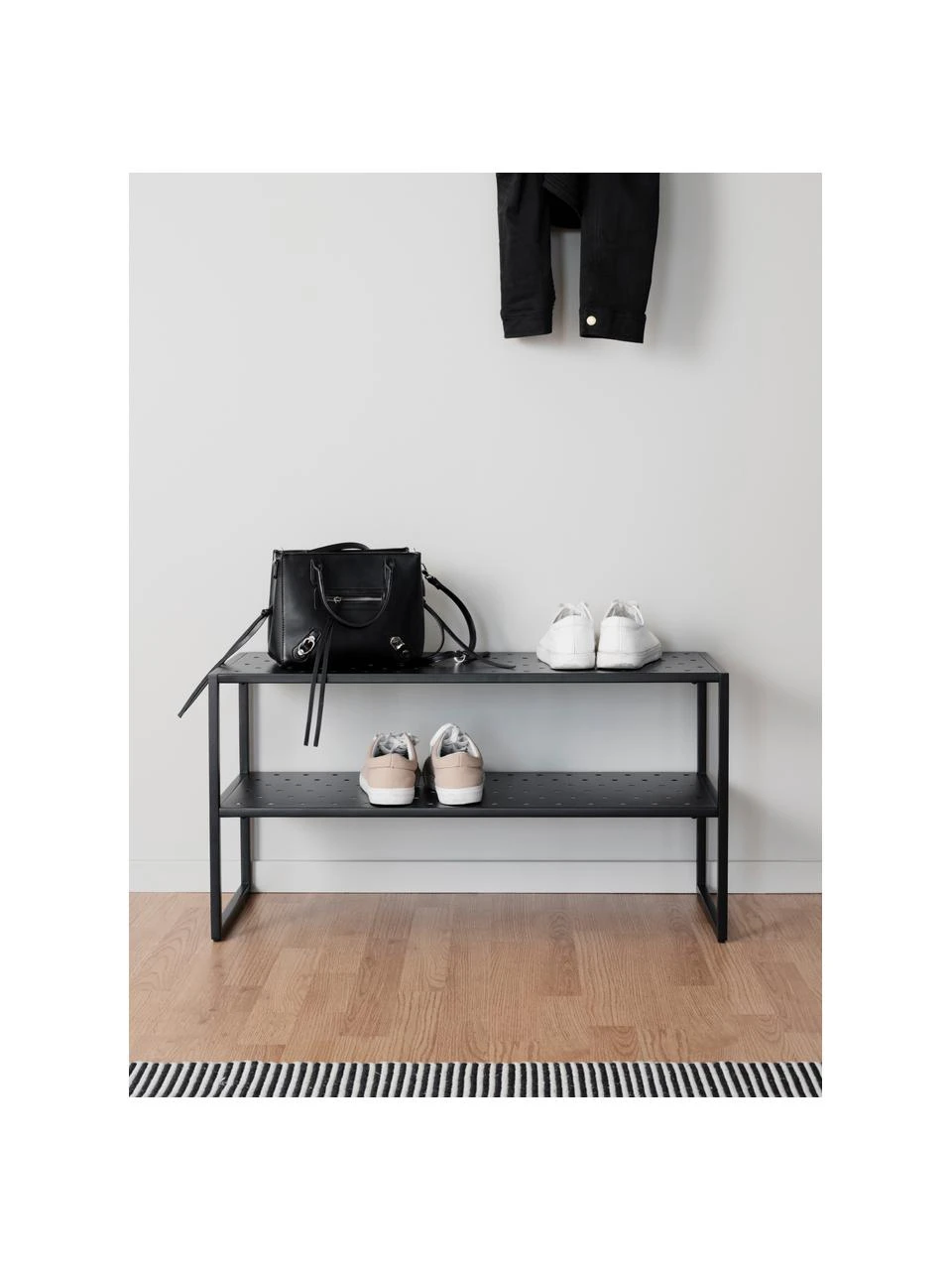 Rowico Meuble à chaussures métal noir Malone, larg. 80 x haut. 42 cmSeulement 1 produit disponible 6 Rowico Meuble à chaussures métal noir Malone, larg. 80 x haut. 42 cmSeulement 1 produit disponible – Image 6