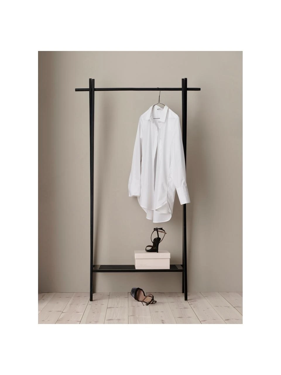 Porte-manteau bois de chêne noir Cloe, larg. 91 x haut. 159 cm 2 Porte-manteau bois de chêne noir Cloe, larg. 91 x haut. 159 cm – Image 2