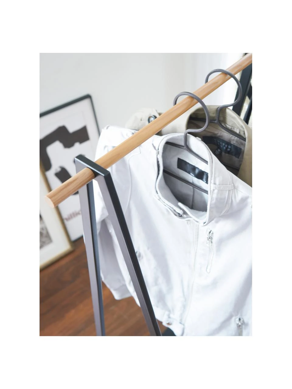 Yamazaki Porte-manteau en métal noir Tower, larg. 52 x haut. 140 cm 6 Yamazaki Porte-manteau en métal noir Tower, larg. 52 x haut. 140 cm – Image 6