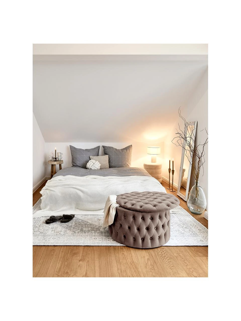 Westwing Collection Pouf coffre XL en velours beige Chiara, Ø 70 x haut. 42 cm 2 Westwing Collection Pouf coffre XL en velours beige Chiara, Ø 70 x haut. 42 cm – Image 2