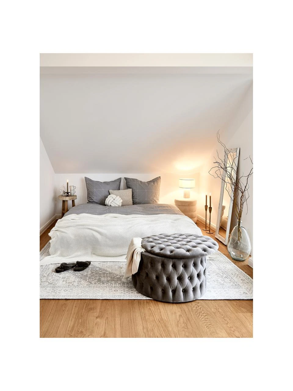 Westwing Collection Pouf coffre XL velours gris Chiara, Ø 70 x haut. 42 cm 2 Westwing Collection Pouf coffre XL velours gris Chiara, Ø 70 x haut. 42 cm – Image 2