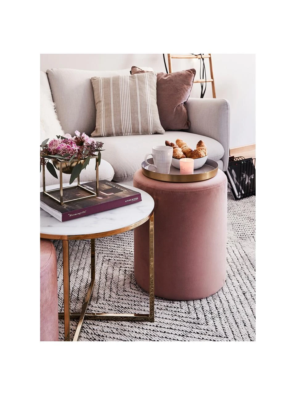 Westwing Collection Pouf rond velours Daisy, Ø 38 x haut. 45 cm 2 Westwing Collection Pouf rond velours Daisy, Ø 38 x haut. 45 cm – Image 2