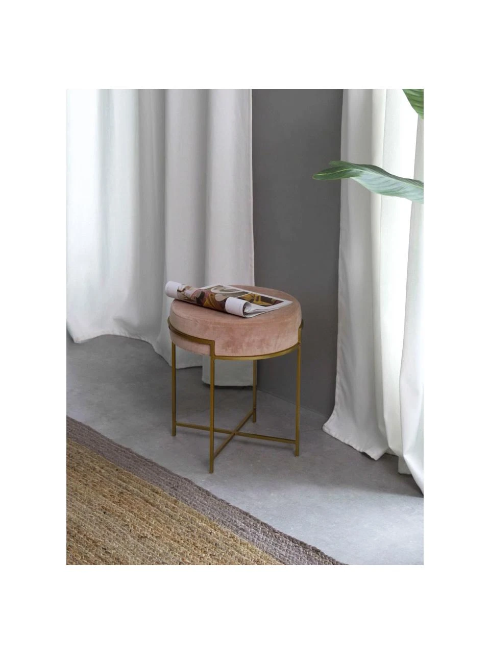 Westwing Collection Tabouret en velours avec structure en métal Madeleine, Ø 40 x haut. 50 cm 2 Westwing Collection Tabouret en velours avec structure en métal Madeleine, Ø 40 x haut. 50 cm – Image 2